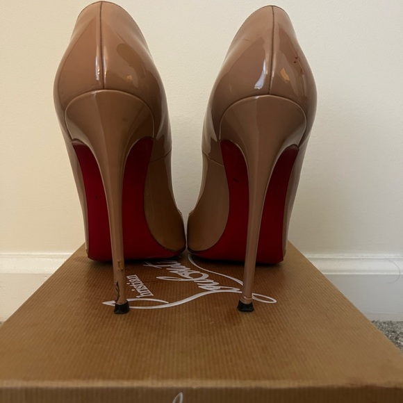Christian Louboutin Nude So Kate - Picture 2 of 8